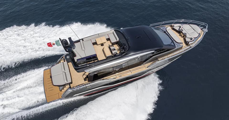 Visite vidéo du CRANCHI 67, location de yacht sur la Côte d'Azur