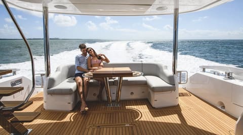 SUNSEEKER 68, embarquement à saint-tropez