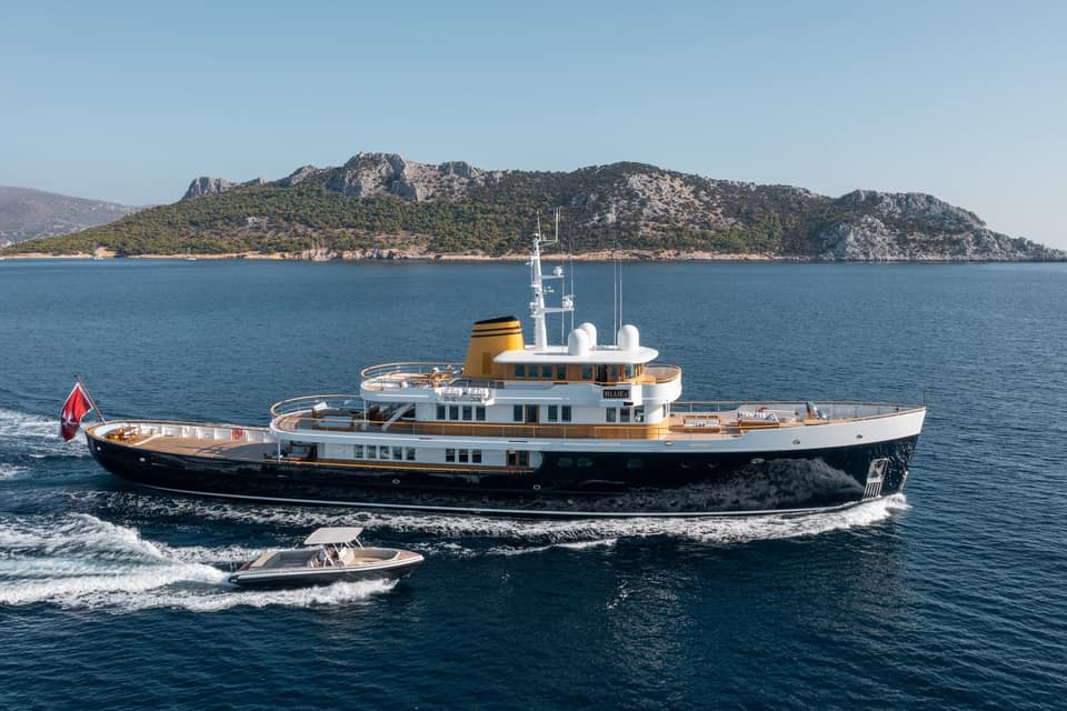 Visite vidéo du BLUE II, location de yacht sur la Côte d'Azur