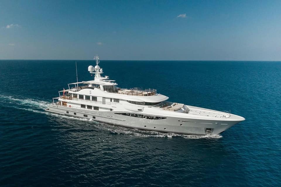 Visite vidéo du DEEP BLUE, location de yacht sur la Côte d'Azur