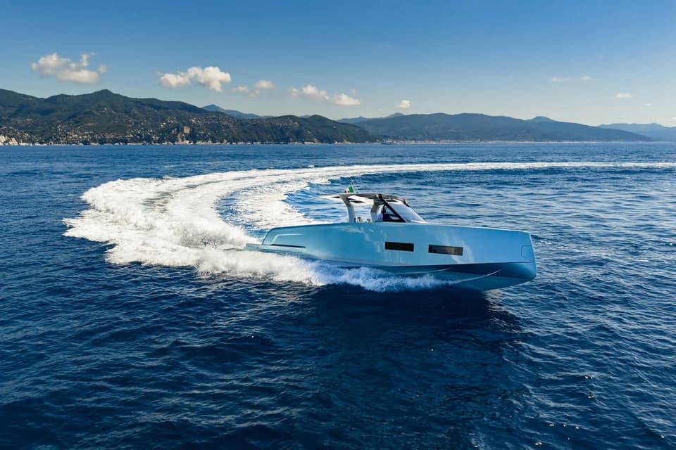 Visite vidéo du PARDO 43, location de yacht sur la Côte d'Azur