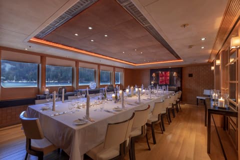 KOGO, dîner à bord ou à terre