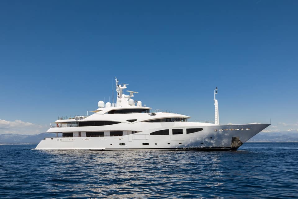 Visite vidéo du CLELIA III, location de yacht sur la Côte d'Azur