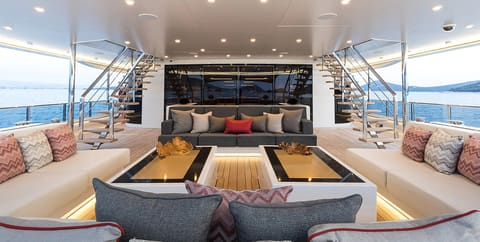 ALIA YACHTS, dîner à bord ou à terre