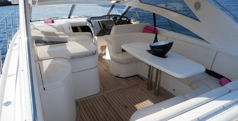 Princess V48, déjeuner au mouillage ou en beach club