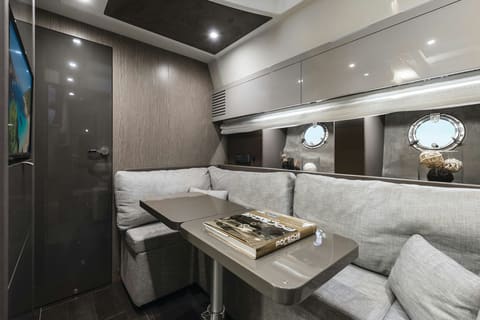 CRANCHI 44, croisière le long de la côte