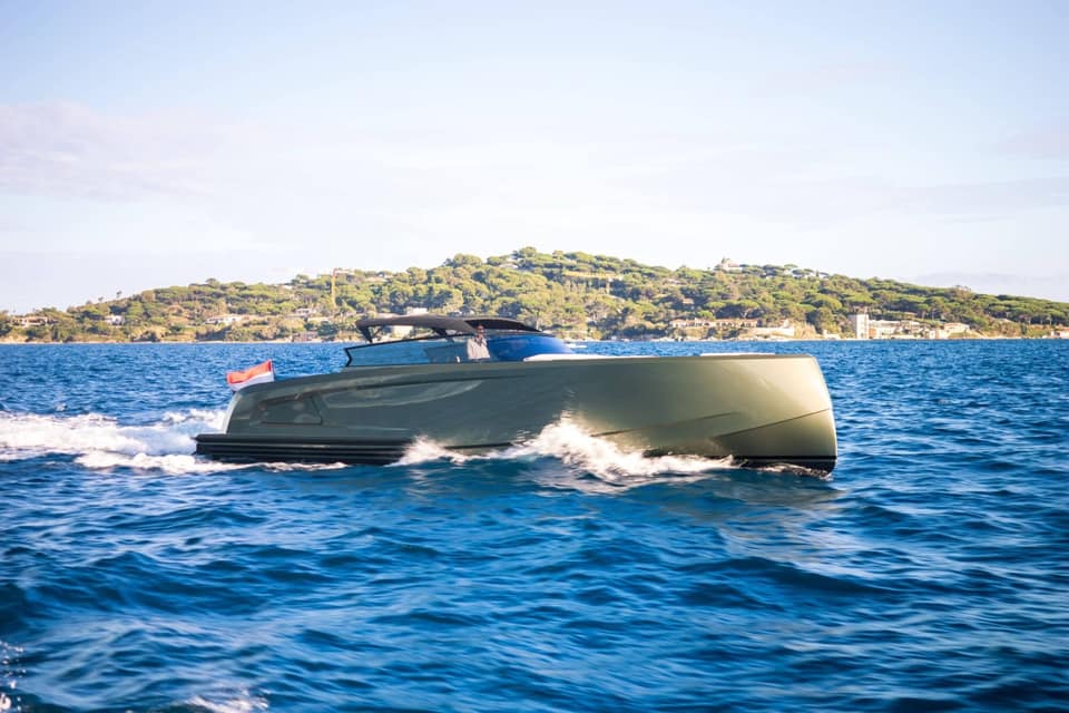 Visite vidéo du Vanquish 45 R, location de yacht sur la Côte d'Azur