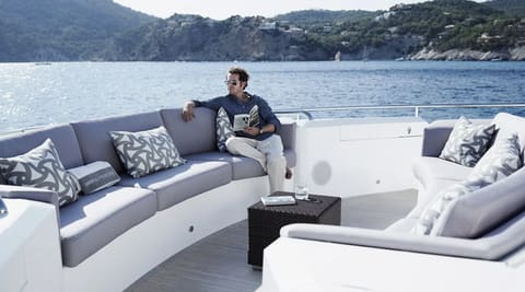 IMPERIAL PRINCESS , dîner à bord ou à terre