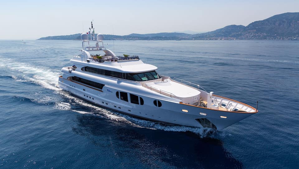 Visite vidéo du Bina, location de yacht sur la Côte d'Azur