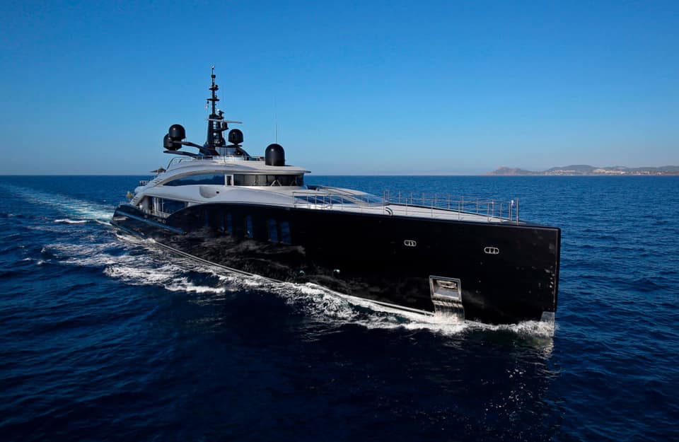 Visite vidéo du OKTO, location de yacht sur la Côte d'Azur