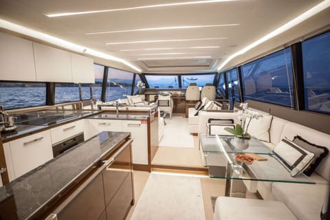 PRESTIGE 680, croisière le long de la côte