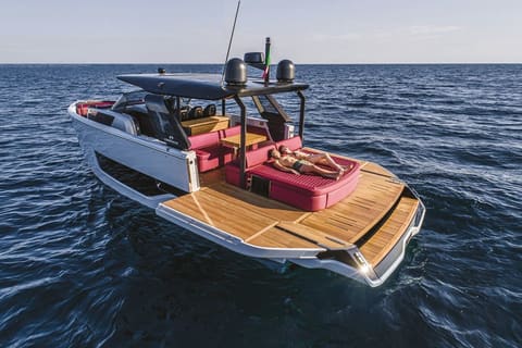 CRANCHI A46, embarquement à saint-tropez