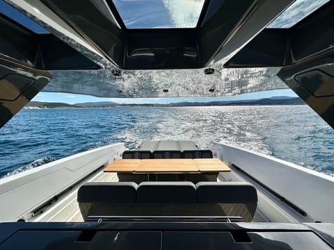 GLADIATOR 493, croisière le long de la côte