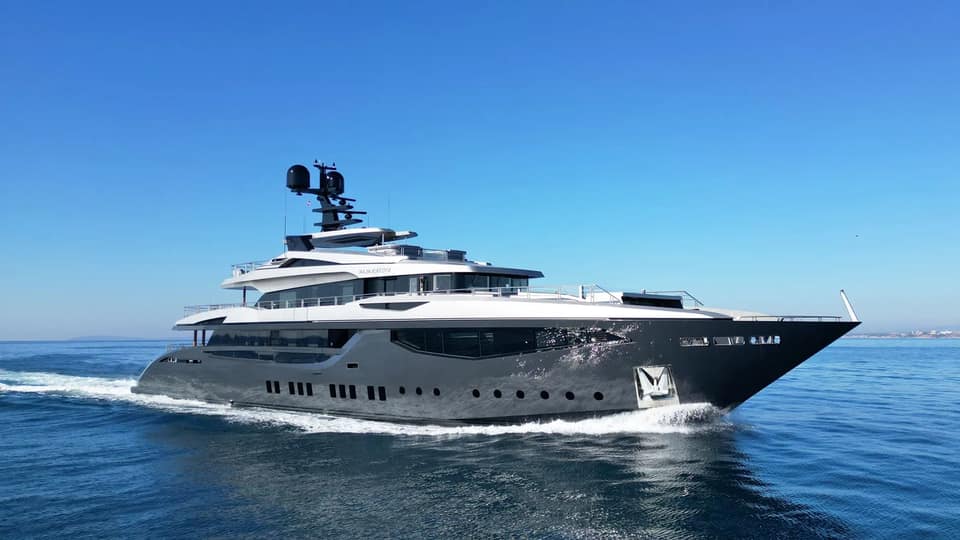 Visite vidéo du PROVOCATEUR, location de yacht sur la Côte d'Azur