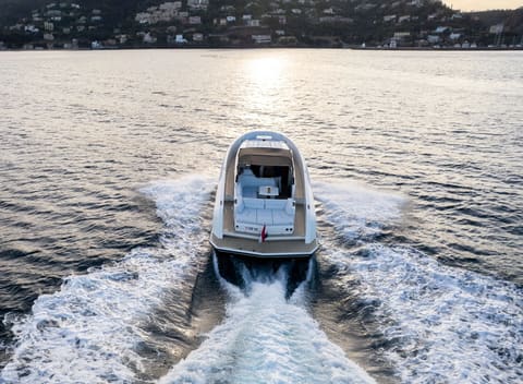 Vanquish 45, embarquement à cannes