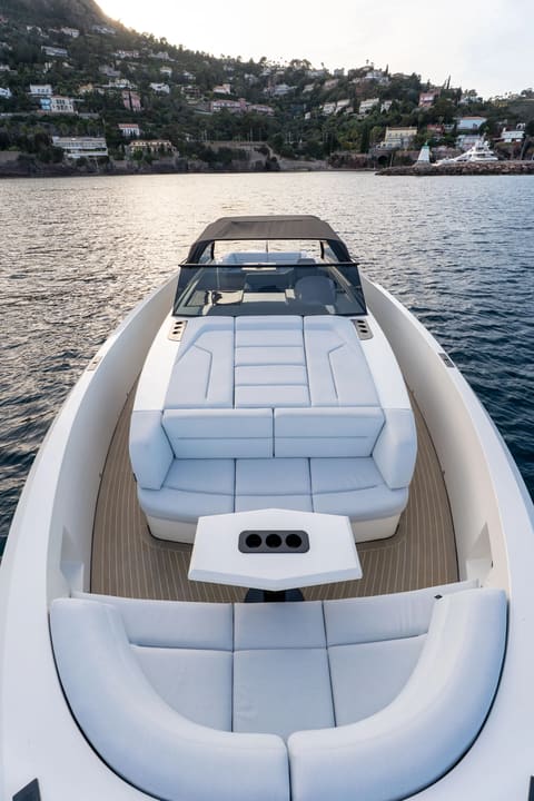 Vanquish 45, croisière le long de la côte