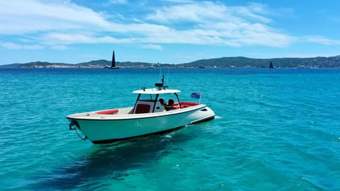 WAJER 38S, déjeuner au mouillage ou en beach club