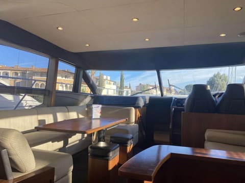 Princess 52 Fly, croisière le long de la côte