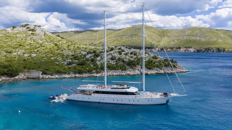 Visite vidéo du Aurum Sky, location de yacht sur la Côte d'Azur