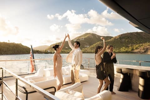 VIRTUOSITY, dîner à bord ou à terre