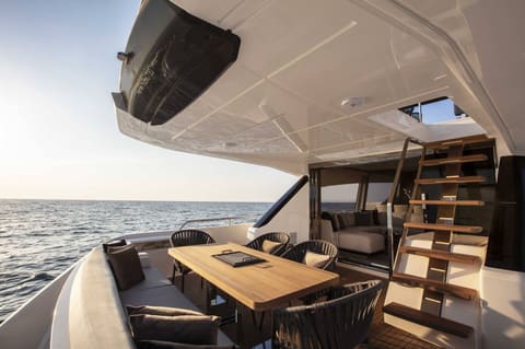 FERRETTI 720, dernière baignade et retour