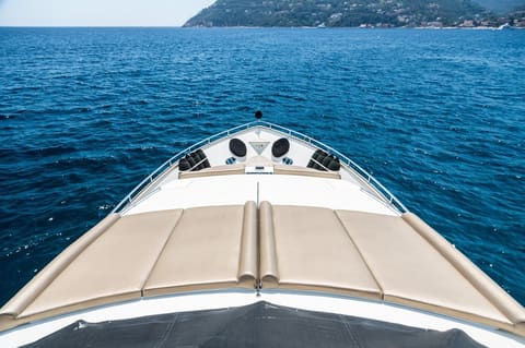 Azimut 100 Jumbo, navigation vers le prochain port