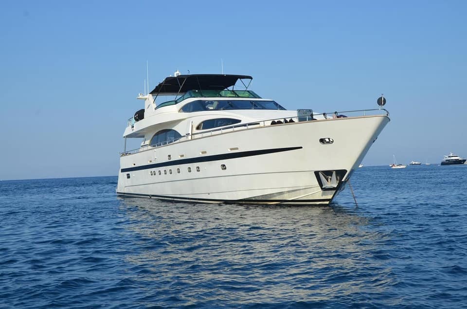 Visite vidéo du Azimut 100 Jumbo, location de yacht sur la Côte d'Azur