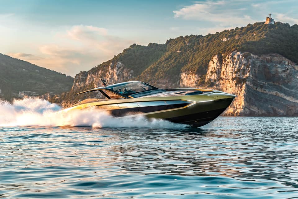 Visite vidéo du Lamborghini 63, location de yacht sur la Côte d'Azur