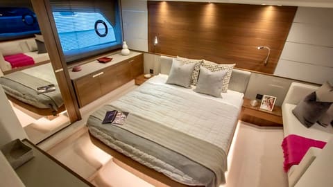 PRINCESS V58, déjeuner au mouillage ou en beach club