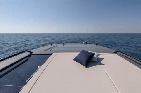 BLUEGAME 54, déjeuner au mouillage ou en beach club