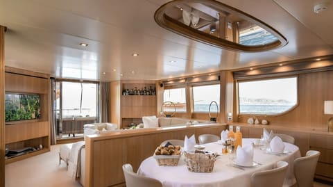 SANLORENZO 88, dîner à bord ou à terre