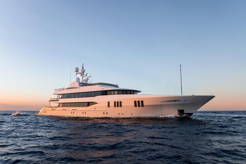 Visite vidéo du  CARPE DIEM, location de yacht sur la Côte d'Azur