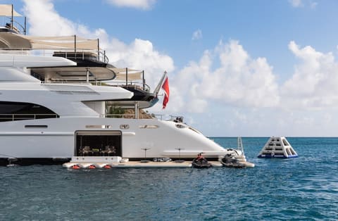 TRIUMPH, dîner à bord ou à terre