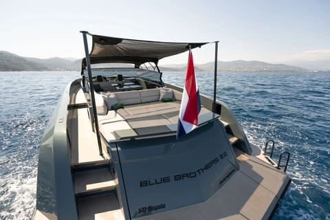 Vanquish 54, croisière le long de la côte