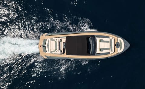 Vanquish 54, embarquement à cannes