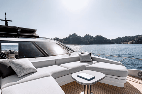 Azimut S8, dîner à bord ou à terre