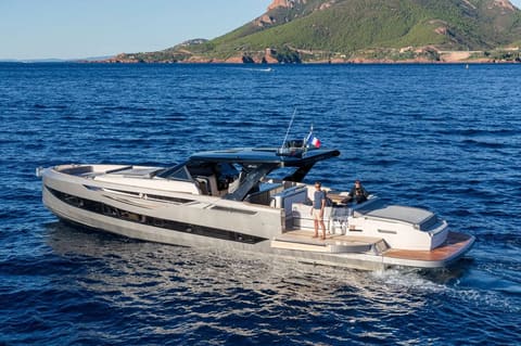 Pegase Cayman 540, croisière le long de la côte