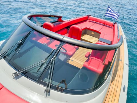 Wajer Curve 38, déjeuner au mouillage ou en beach club