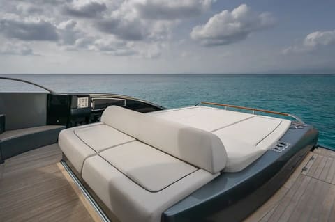 RIVA 66, embarquement à saint-tropez