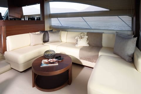 Princess V56, déjeuner au mouillage ou en beach club