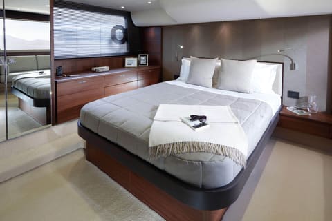 Princess V56, croisière le long de la côte
