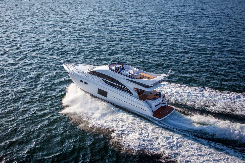 Visite vidéo du Princess V56, location de yacht sur la Côte d'Azur