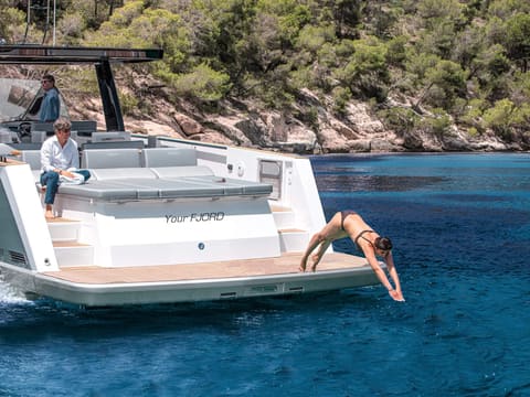 FJORD 52, embarquement à saint-tropez
