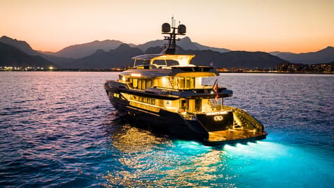 Infinity Nine, dîner à bord ou à terre