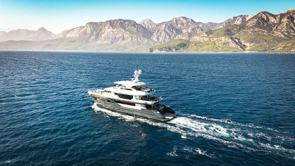 Visite vidéo du Infinity Nine, location de yacht sur la Côte d'Azur