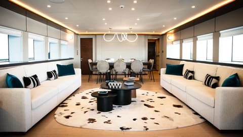 Infinity Nine, navigation vers le prochain port