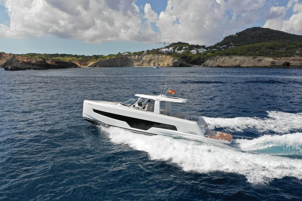 Visite vidéo du FJORD 41 XL, location de yacht sur la Côte d'Azur