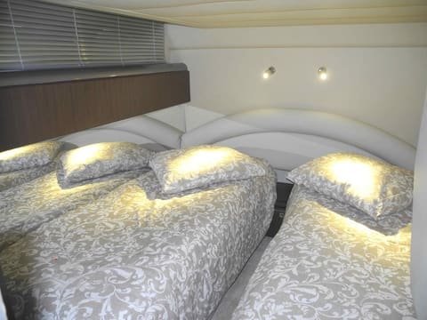 Princess V55, déjeuner au mouillage ou en beach club