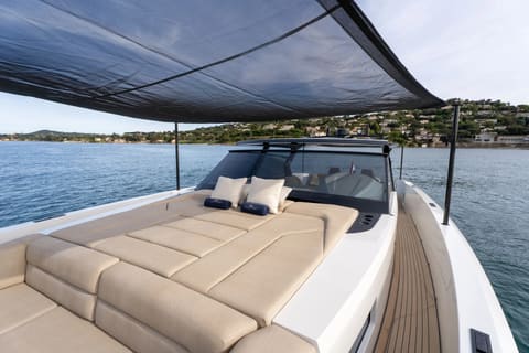 Vanquish 58 T-Top, embarquement à saint-tropez