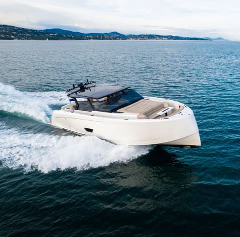 Vanquish 58 T-Top, croisière le long de la côte